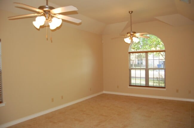 Photo - 230 New Castle Dr