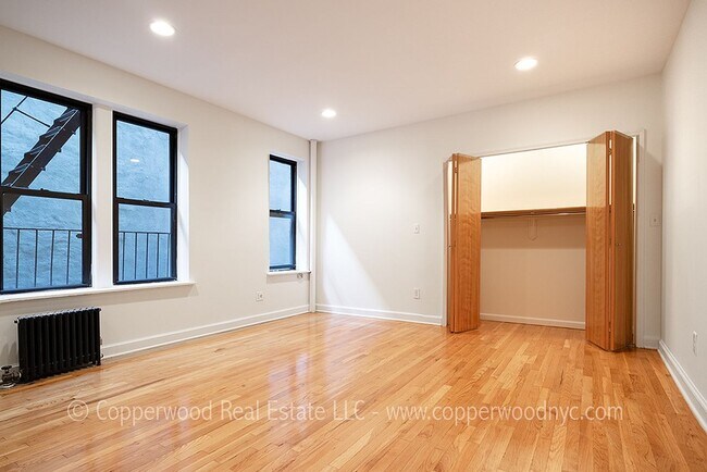 Photo - 315 East 84th St