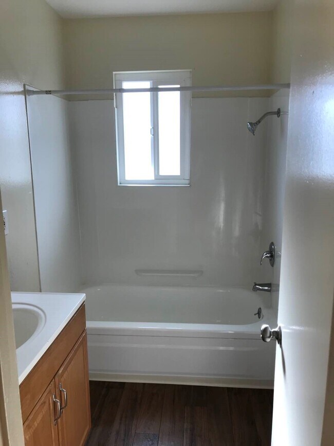 Photo - 2801-2877 Fairbanks Avenue