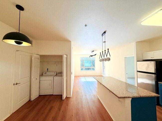 Photo - Gorgeous Spacious 2 Bedroom - 2 bath Condo with parking in Little Tokyo Unidad 215