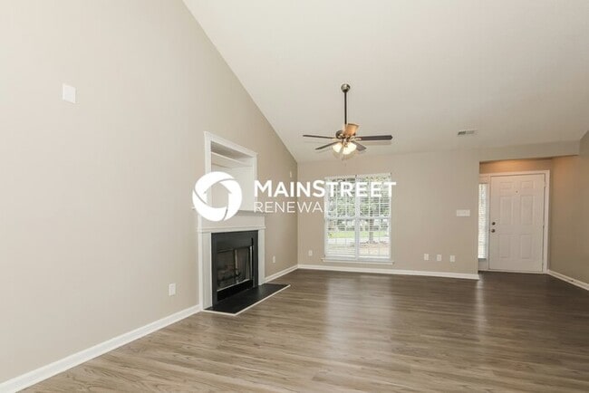 Photo - 4 Bedroom Pet-Friendly Home in Matthews, NC with Main Street Renewal