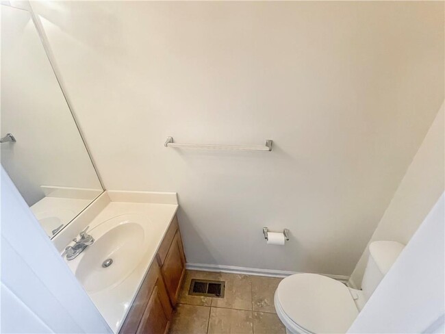 Photo - 140 Calborne Ct