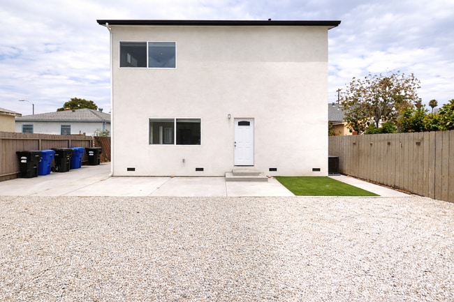 Building Photo - 4BD/2BA on Art! Lots of Parking!