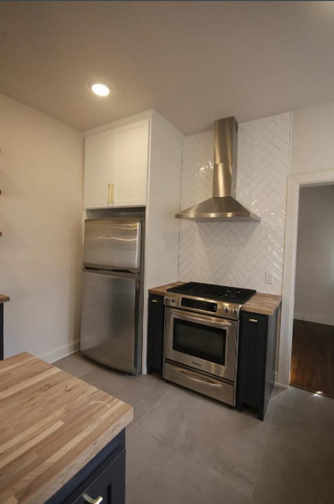 Photo - 3 Bed | 2 Bath in Midtown!