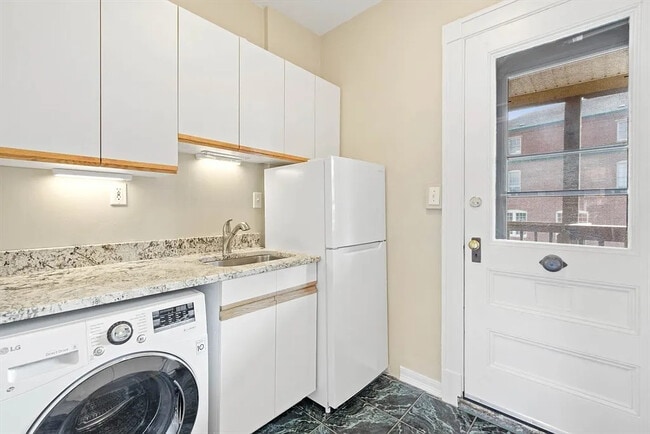 Building Photo - 15 Lynde St Unit 26