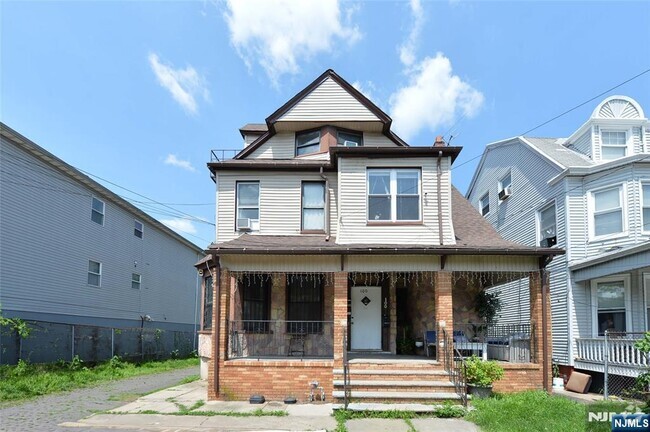 Building Photo - 100 N 9th St Rental