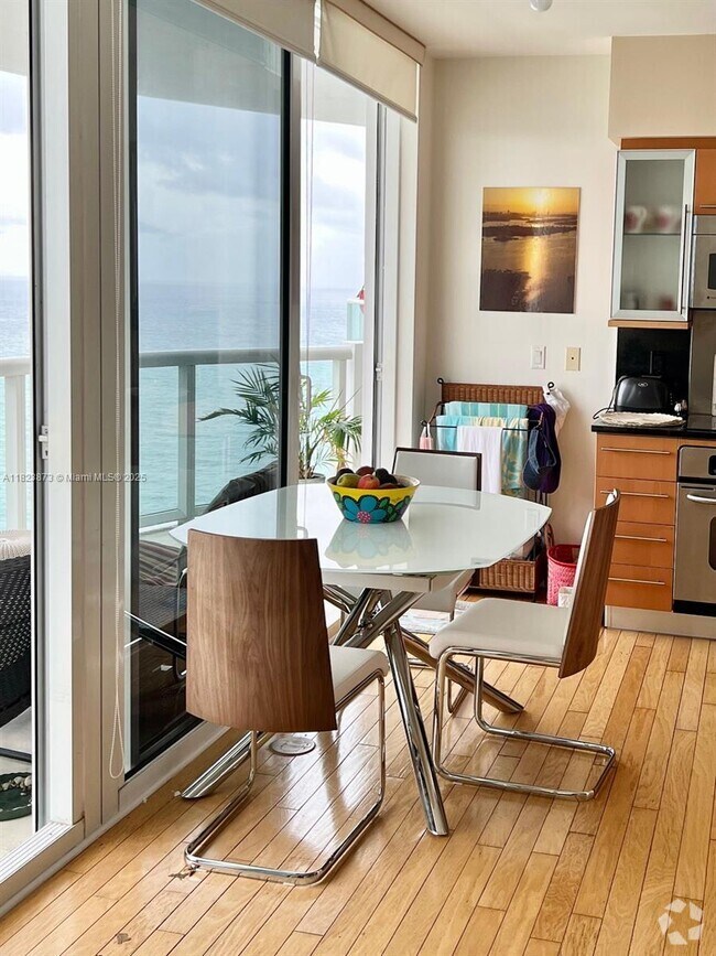 Building Photo - 6365 Collins Ave Unit 3609 Rental