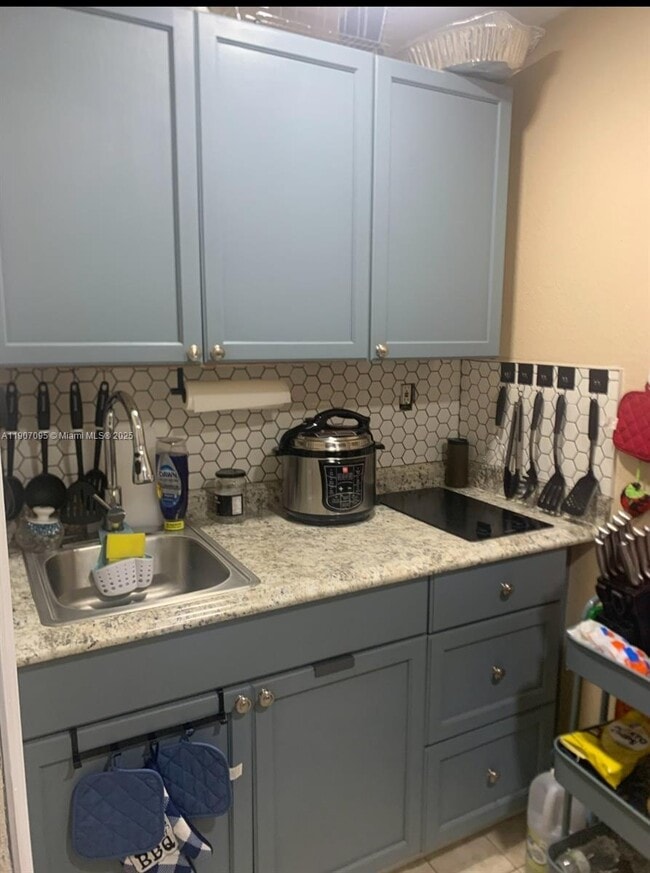 Photo - 570 W 46th Pl Unit 0