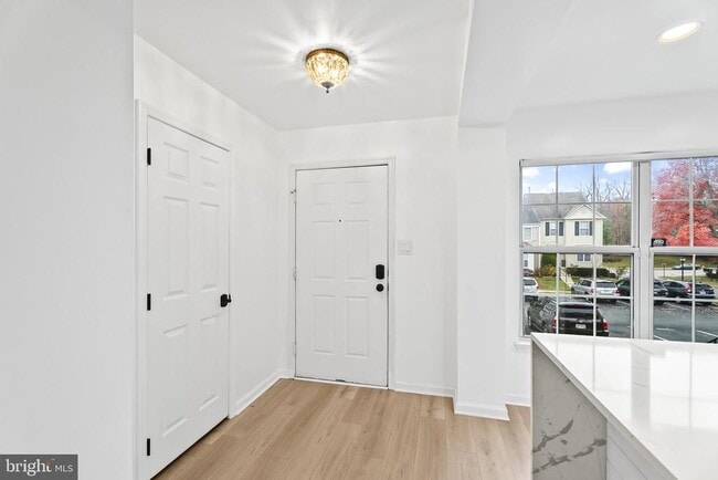 Photo - 1989 Bowline Loop