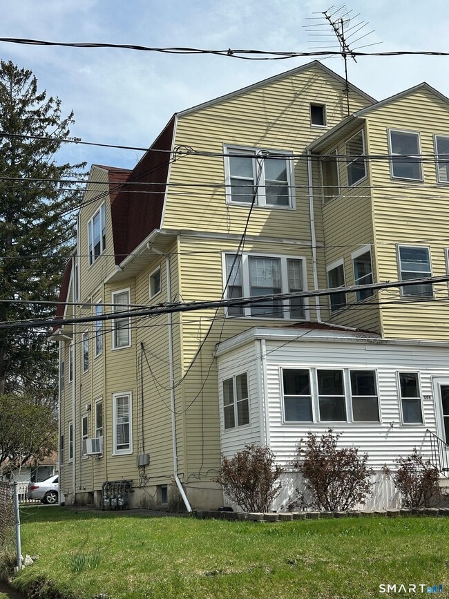 Building Photo - 448 Hillside Ave Unit 2