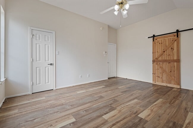 Building Photo - 22523 Holly Lake Dr Rental