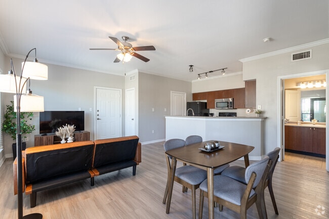 1BR, 1BA - 650SF - Dining Room