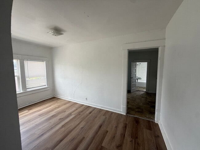 Photo - 2 bedroom, 1 bathroom Apartment! JULY 2026! Unit Apt #09