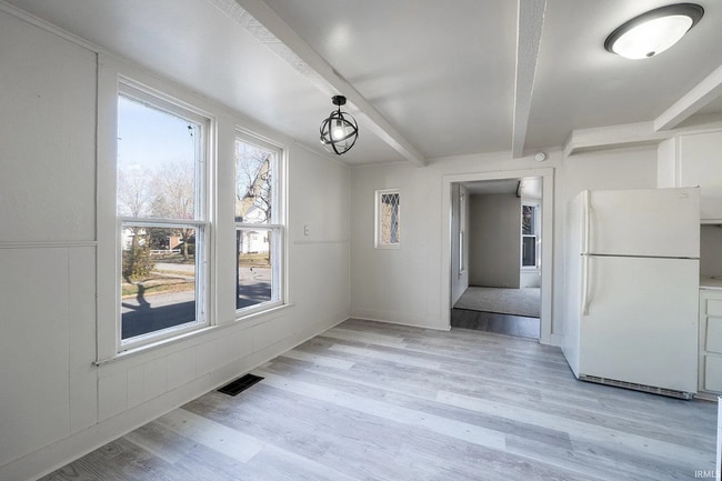 Photo - 3 bedroom available for immediate move i! Unit 1437 Oakland #1