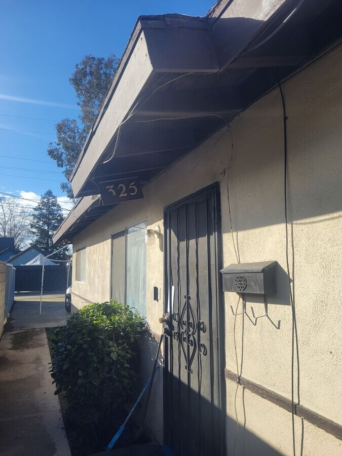 323-325 E Street - 323-325 E Street Unidad 325 E Street