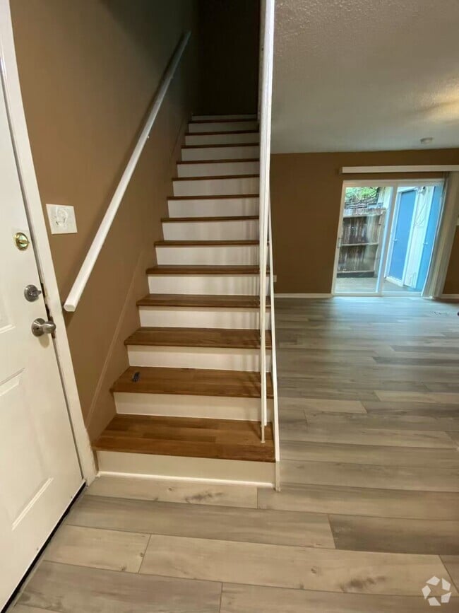 Building Photo - 5002 Blue Spruce Cir Unit C Rental