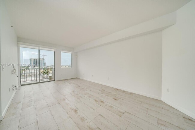 Building Photo - 140 S Dixie Hwy Unit 1011