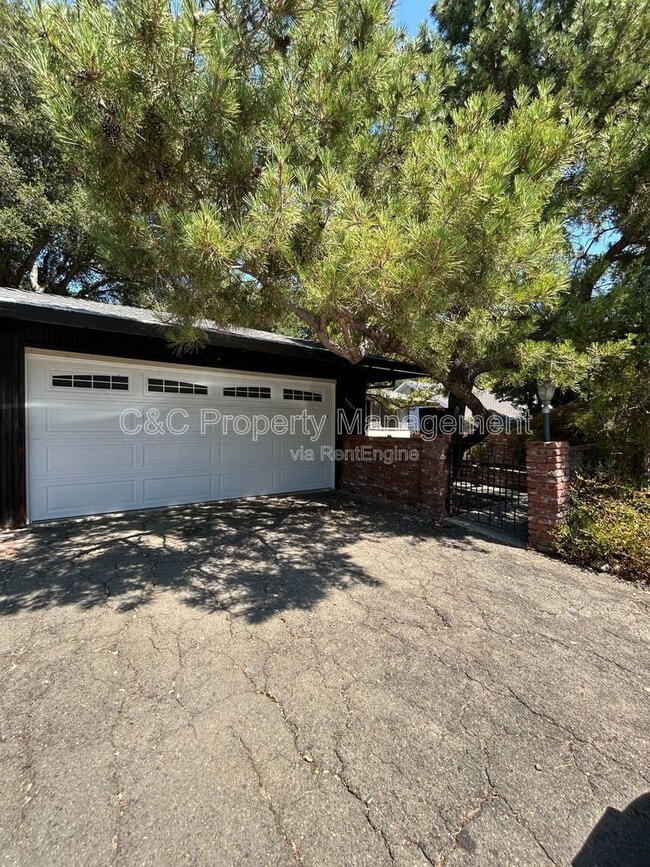 Photo - 5535 Olinda Rd