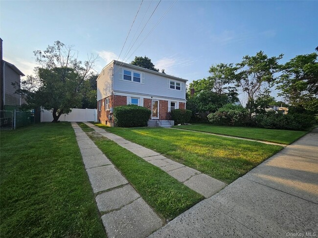 Photo - 1571 Powers Ave