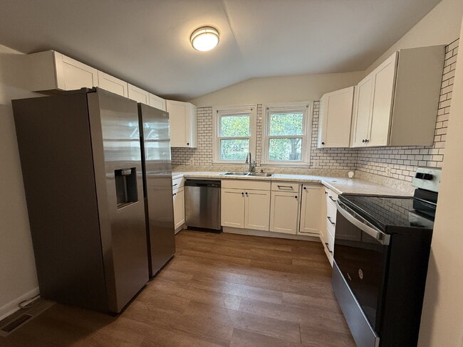 Photo - $500 off one month with18 monthlease.  "Co...