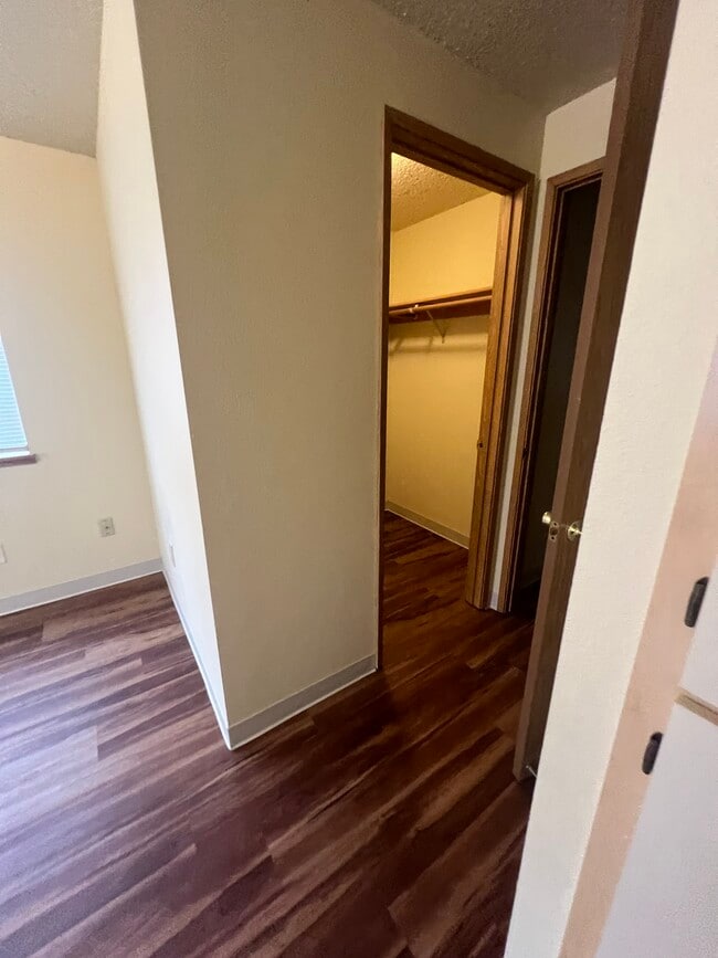 Photo - Ivy Club Apartments