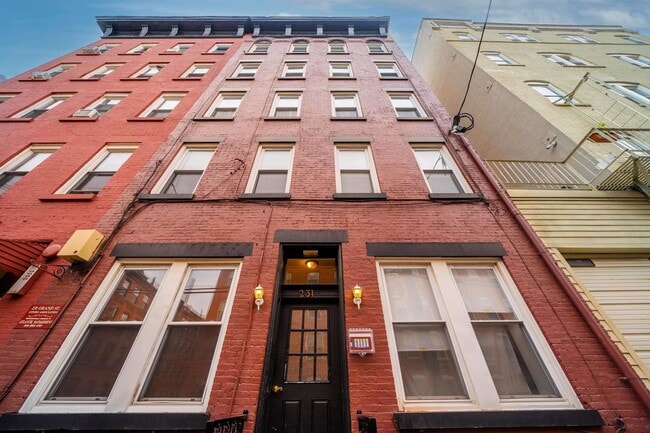 Photo - 231 Grand St Condo Unit 5R