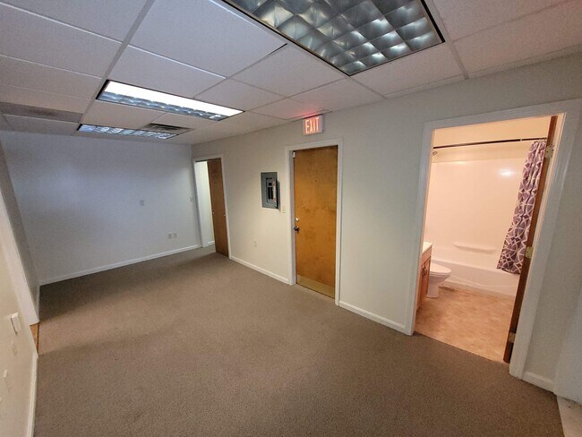 Photo - 1346-1356 Elm St. Unidad 1348-2 Elm