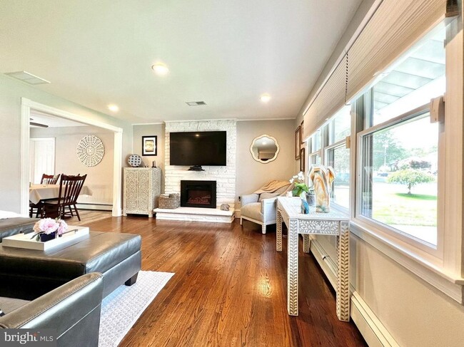 Photo - 12 Chelmsford Dr