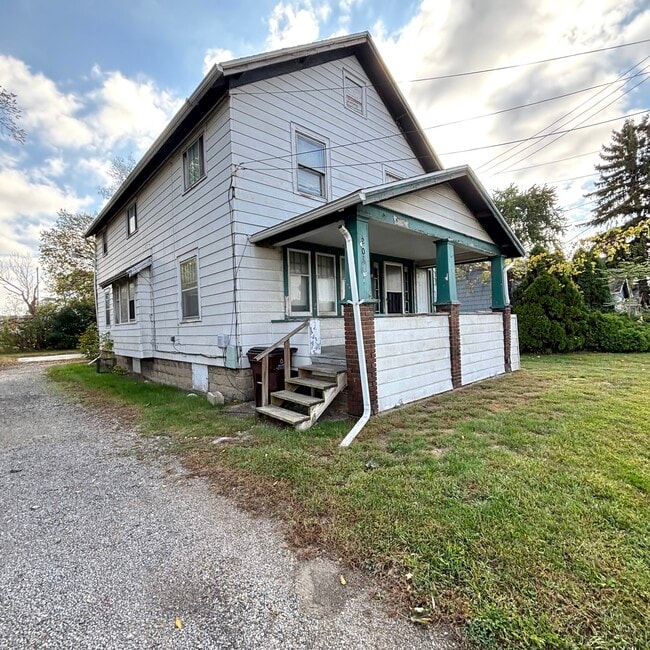 Building Photo - 203 S Homer St Unit B