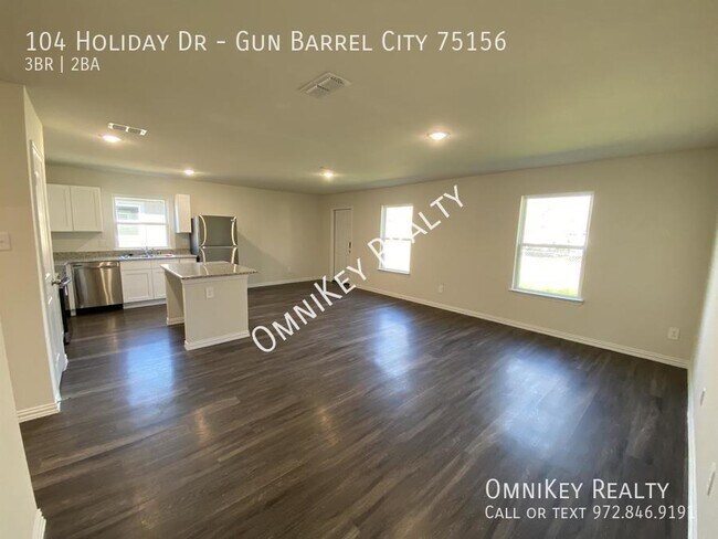 Photo - 104 Holiday Dr