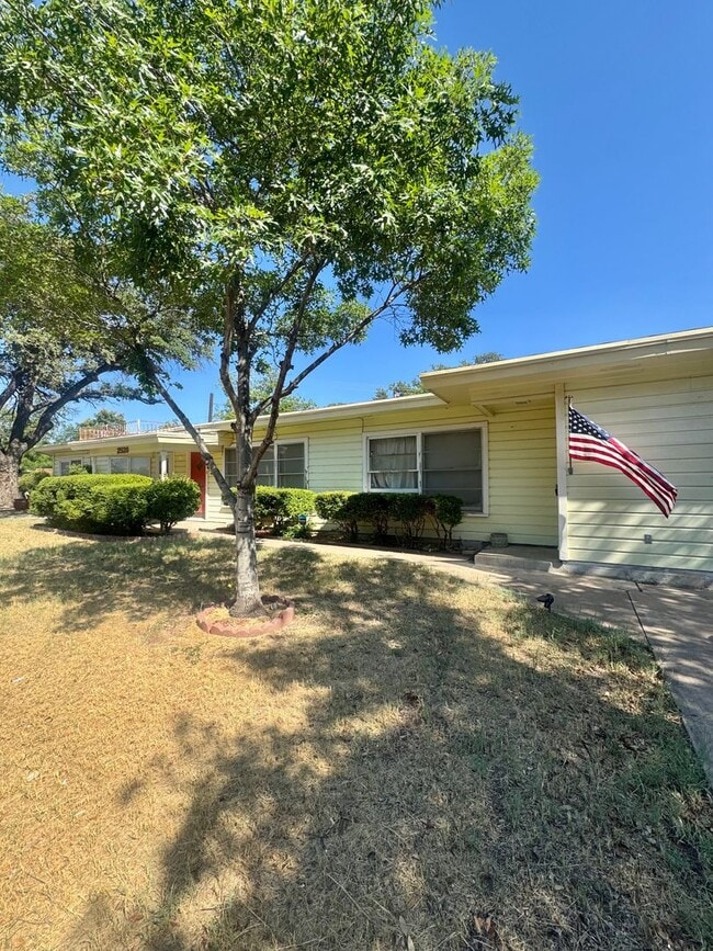 Building Photo - NOW AVAILABLE - 1 Bedroom Duplex Unit Acro... Rental