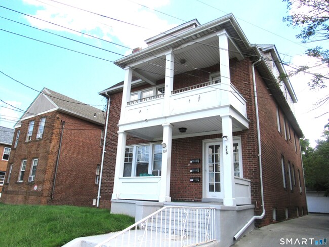 Building Photo - 116 Elm St