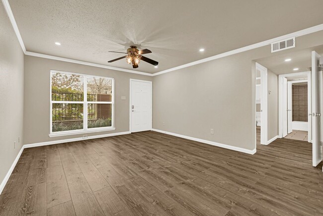 Building Photo - 1817 Commonwealth St