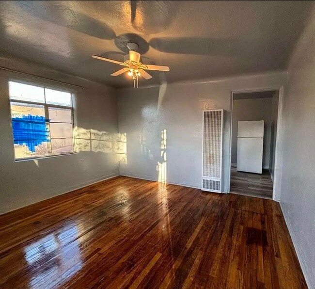 Building Photo - 242 Wisconsin St NE Unit A