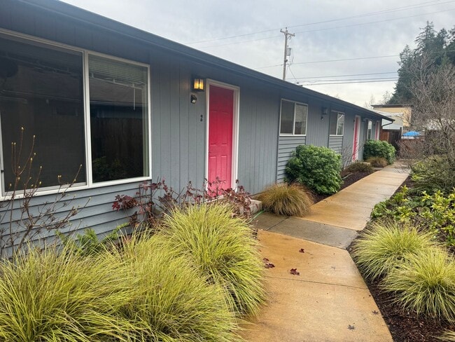 Building Photo - 41 N Lawrence St Unit #2