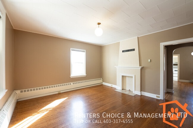 Building Photo - 1 Bedroom, Pet friendly, Utilities Included,