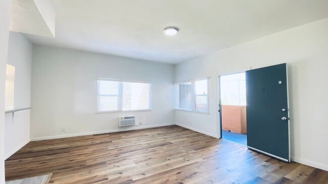 Photo - 1957 Frank St / 2519 Virginia Ave