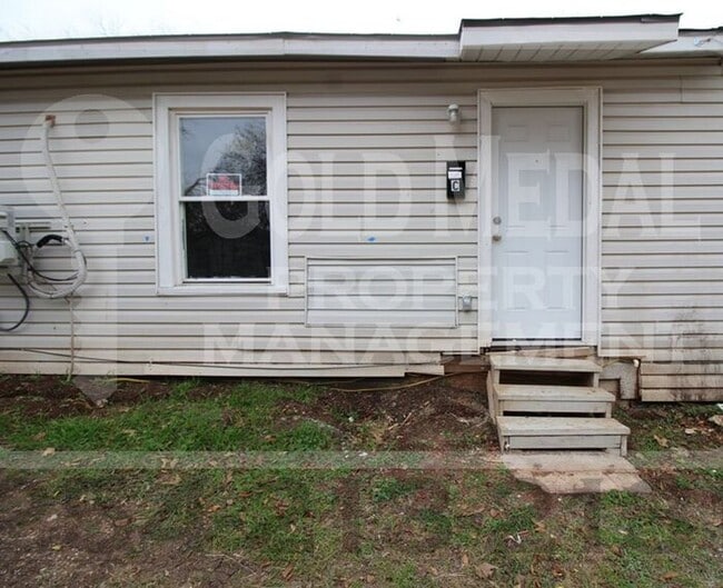 Building Photo - 711 W Avenue C