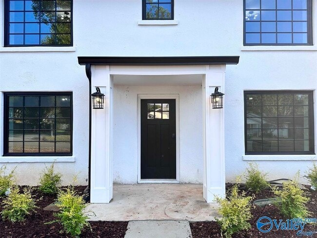 Building Photo - 1122 NE Wellman Ave Unit 4