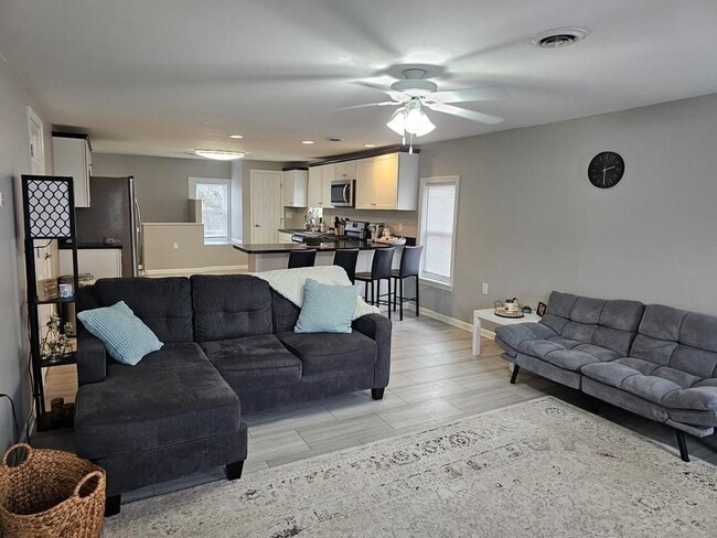 Photo - 210 W Franklin St