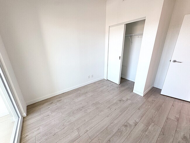 Photo - Centre West - 1908 Unit 1908