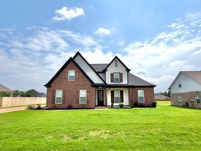 Building Photo - Now Leasing a 5-bedroom 3 bath home in Olive Branch @ Southbranch.