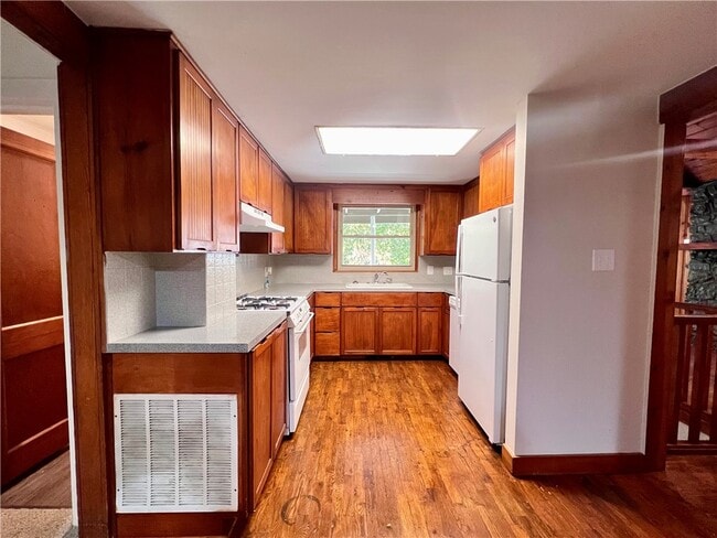 Photo - 872 Butterfield Ave