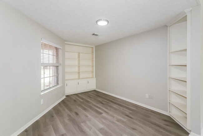 Photo - 3217 Lee Cir Dr