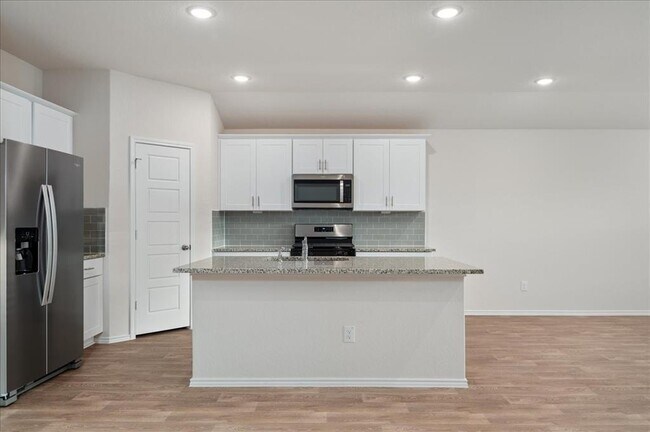 Photo - 379 Wayne Wy