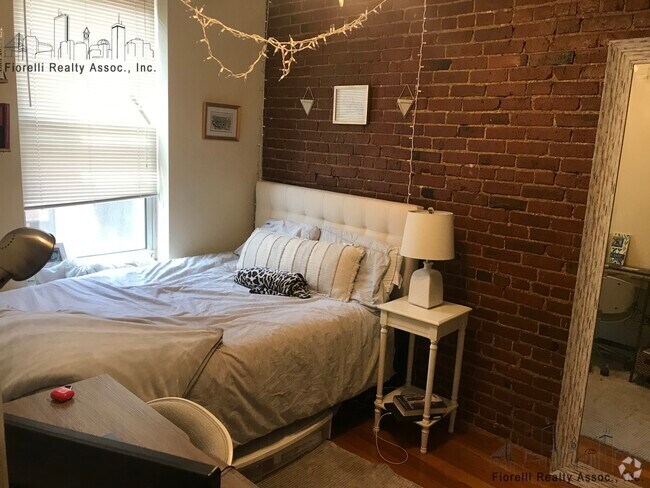 Building Photo - 178 Salem St Unit 2 Rental