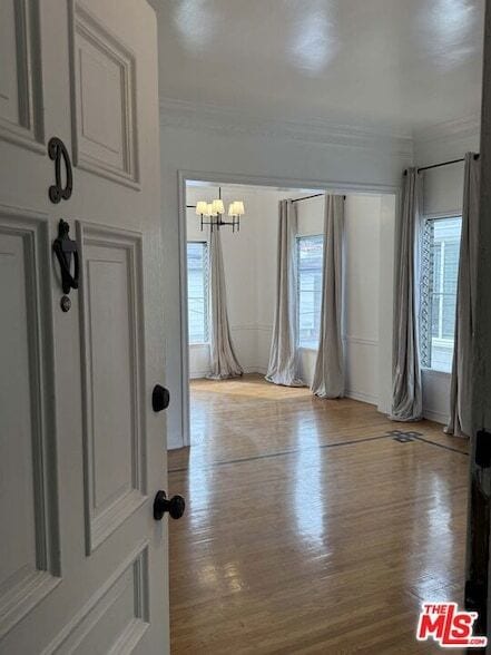 Photo - 157 N La Peer Dr