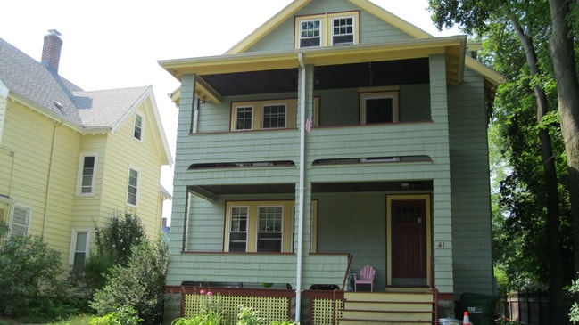 Building Photo - 41 Monument St Unit 1