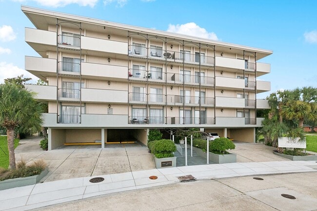 Building Photo - STRAIGHTdmm309 Unit 1B Rental