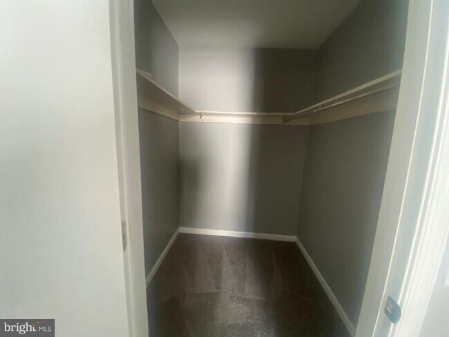 Photo - 880 W Oak St